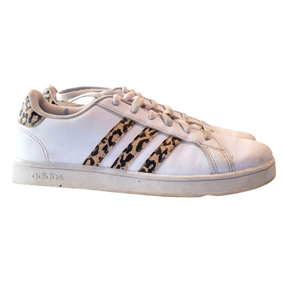 Adidas Classic Leopard Print White And Brown Sneakers Size 4.5 Girls - Picture 1 of 9